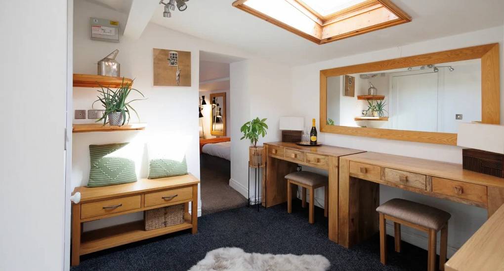 Dressing table of one of the bedrooms at Autumn Cottage Bristol