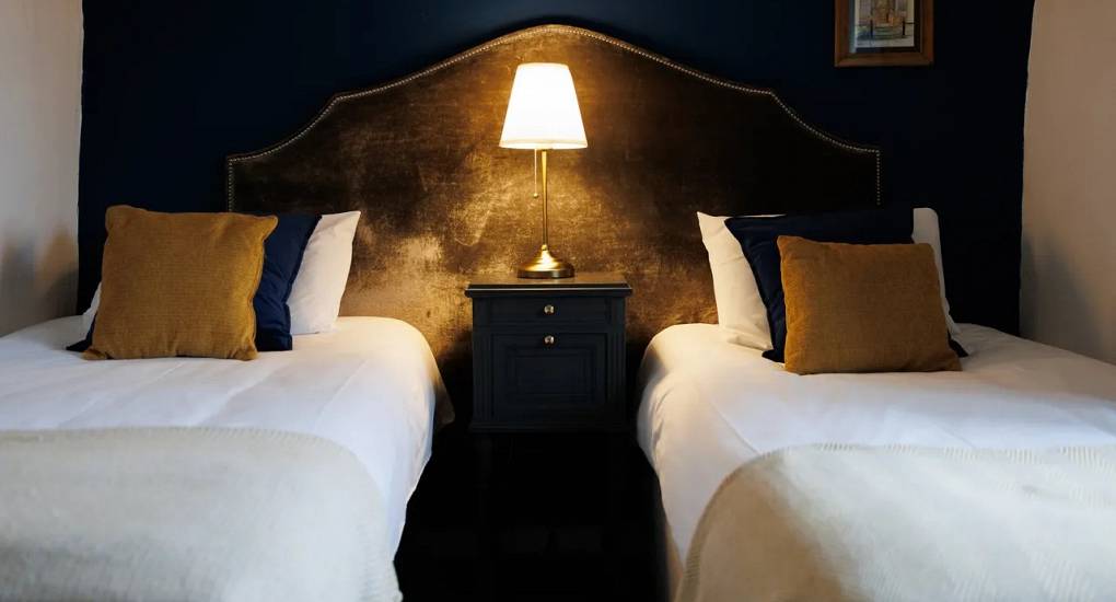 Twin bedroom with reading light at Autumn Cottage Bristol