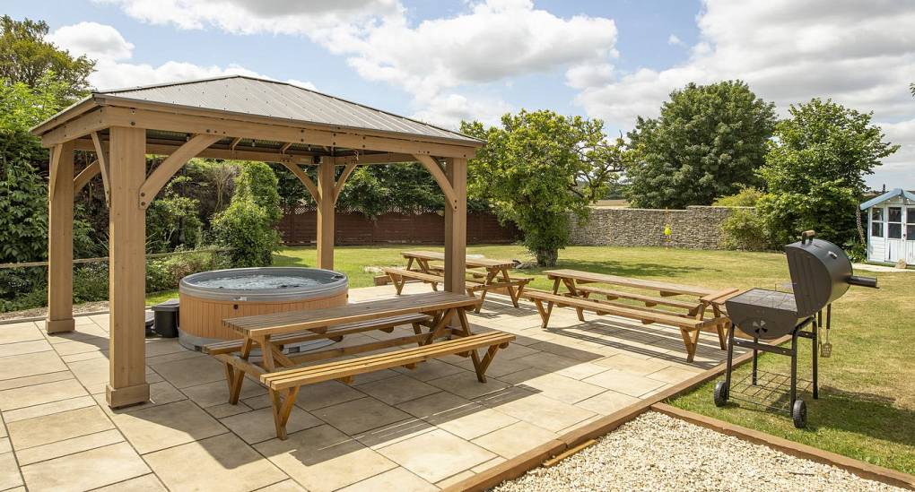 Outside patio with Hot tub