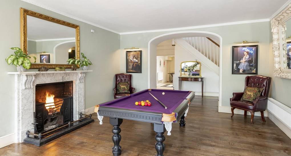 Games room with pool table