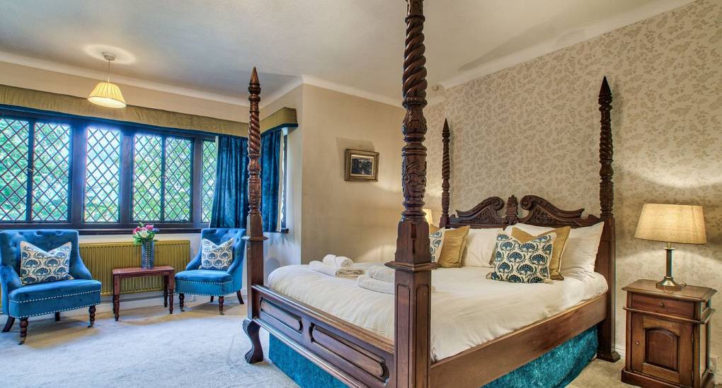 Four poster bed in Bedroom and natural light 