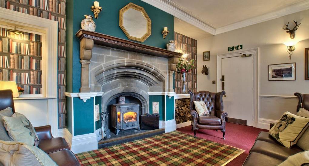 Second longe with large lit fire place