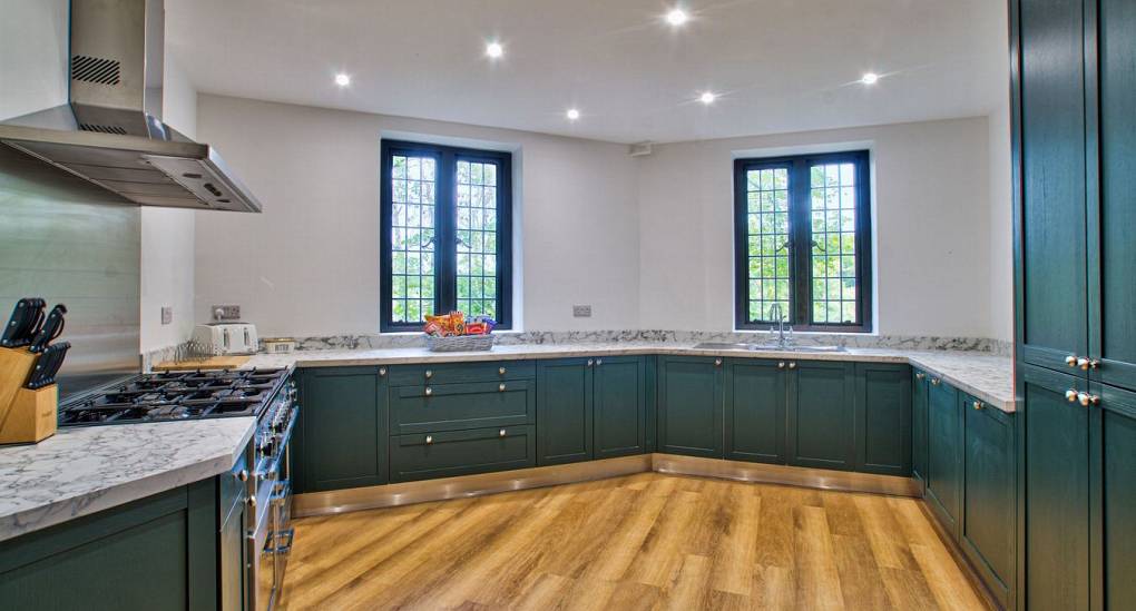 Large party kitchen with breakfast bar