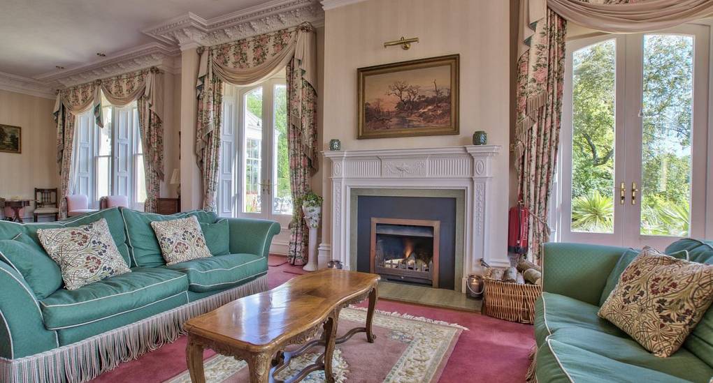 Sofas facing each other with coffee table