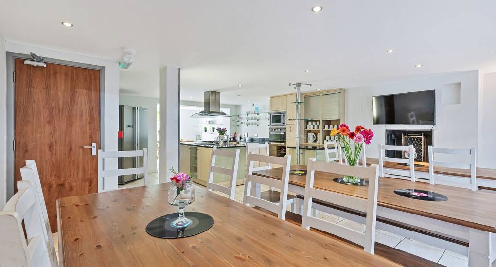  Dining Tables to kitchen view