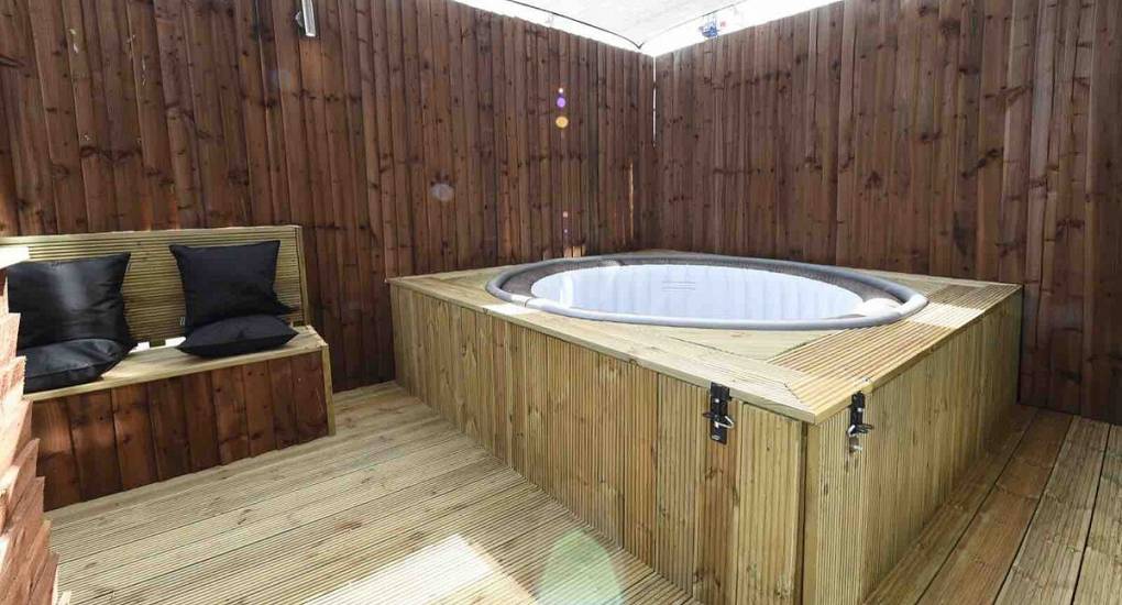 Houses Hot tub
