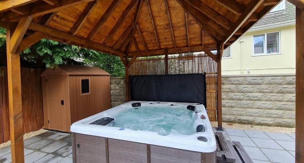 Hot tub with shelter