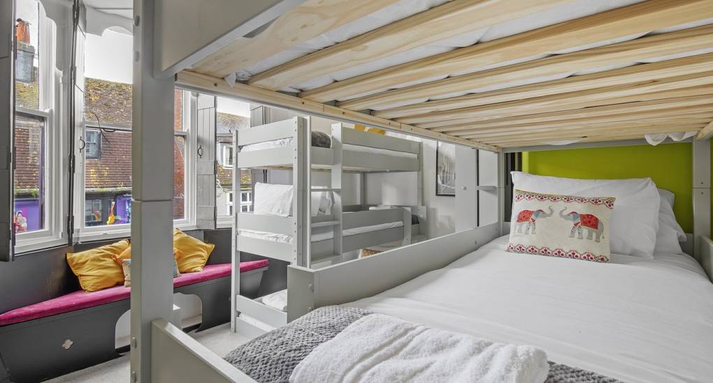 Multi bunk bed room