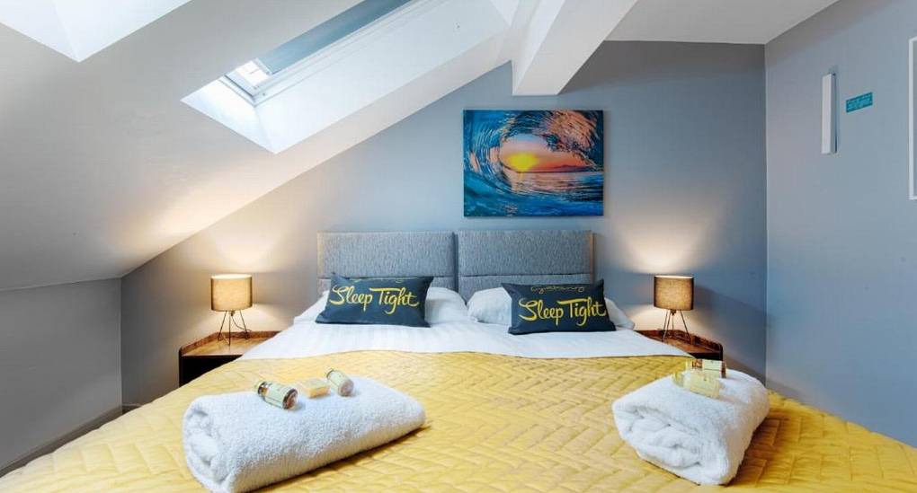 yellow double bed