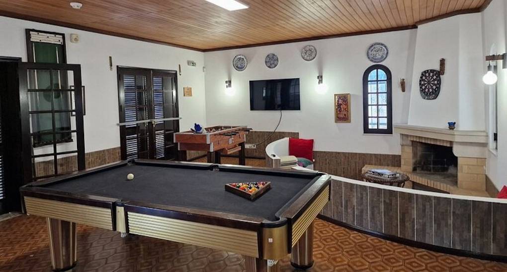 Villa games room with pool table