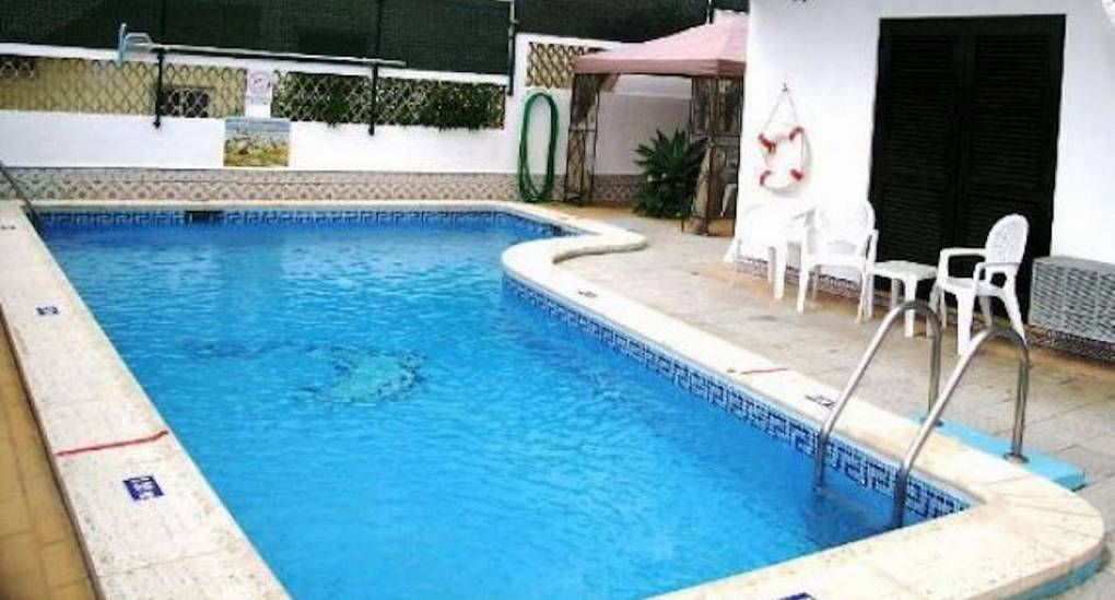 L shaped swimming pool in villa