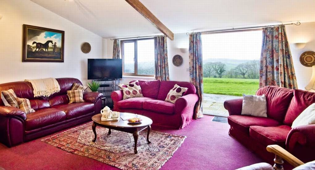 Alternative view of Monmouthshire hen party house Horizon View lounge area