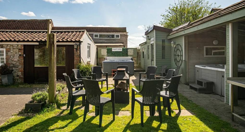 View of two lovely Hot tubs at Autumn Cottage Bristol