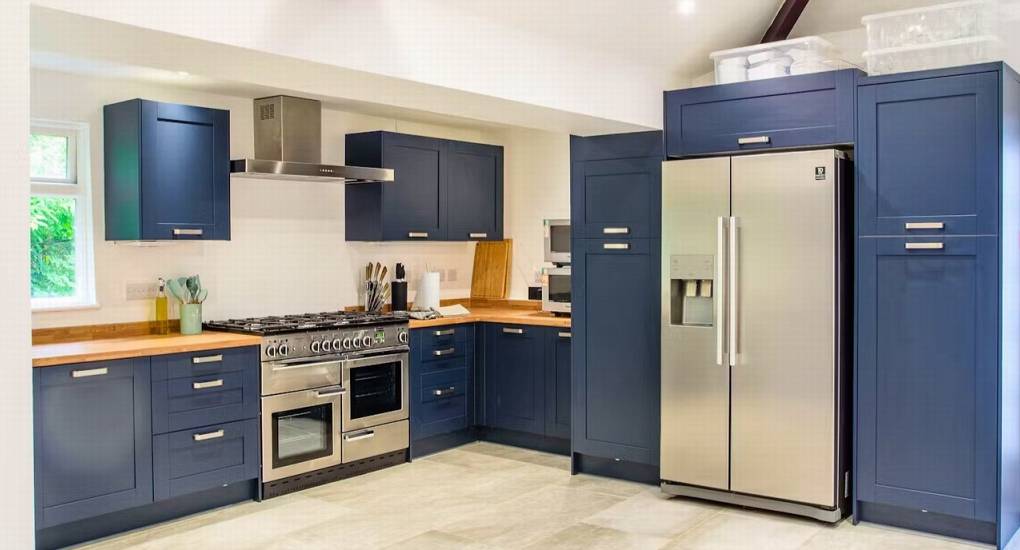 beautiful-kitchen-area-at-deans-forest-retreat-gloucestershire-hen-house.jpg