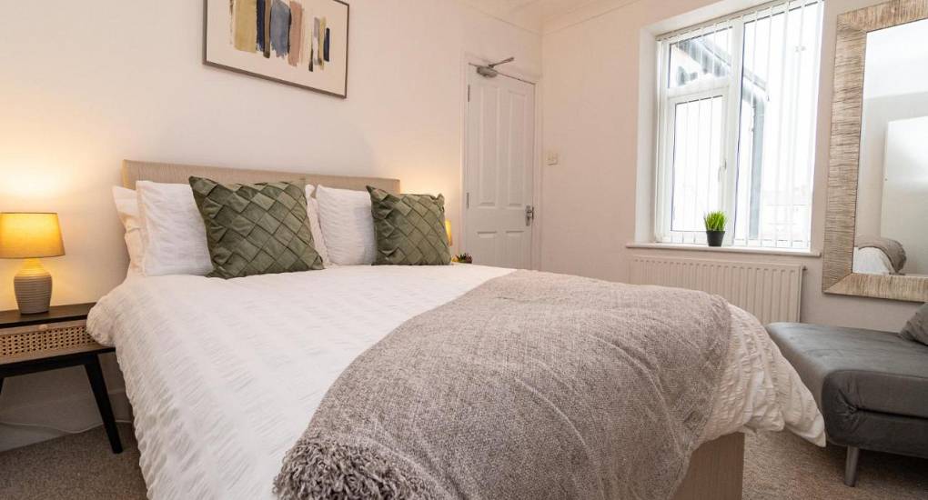 BH3 Bournemouth hen do house spacious bedroom