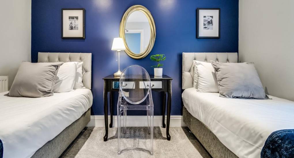 Twin room with feature blue wall