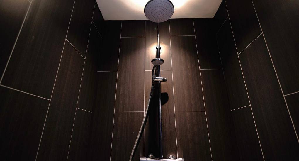 Spot light in power shower room