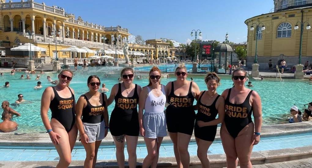 Budapest hen party pose in from of the spas