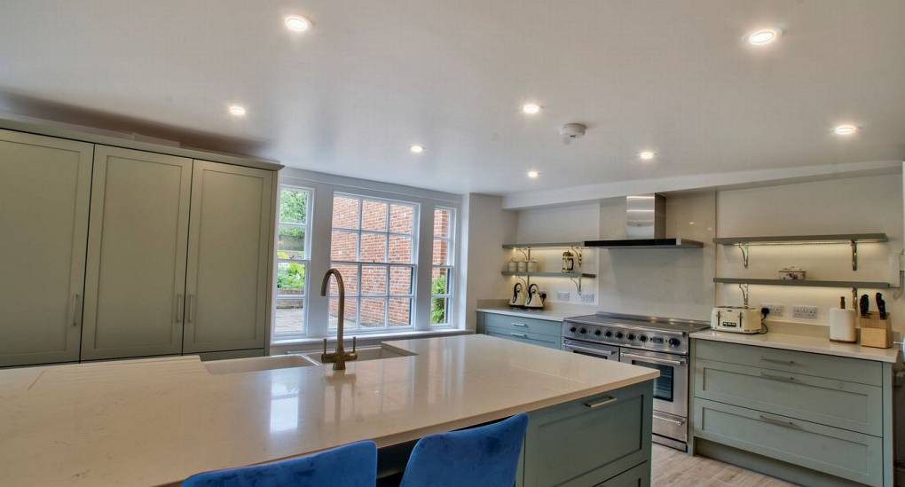 Large fully fitted Kitchen and spot lights 