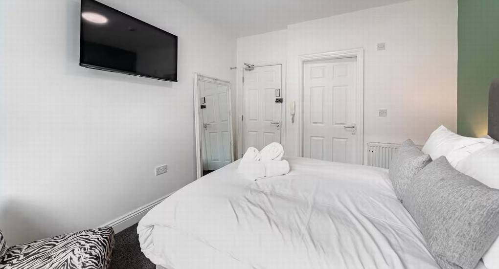 chester-fifteen-bedroom-two.jpg