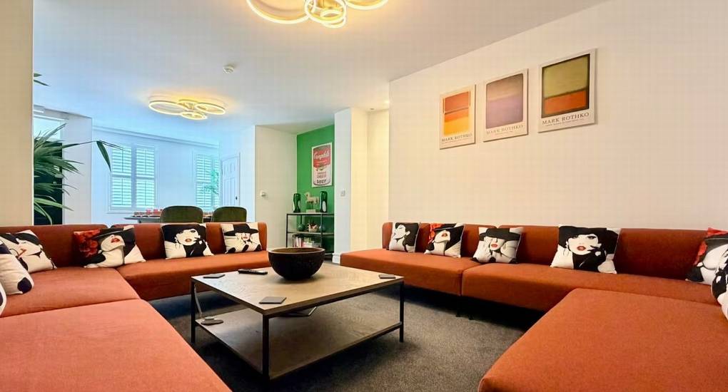 chester-fifteen-lounge-alt-view.jpg
