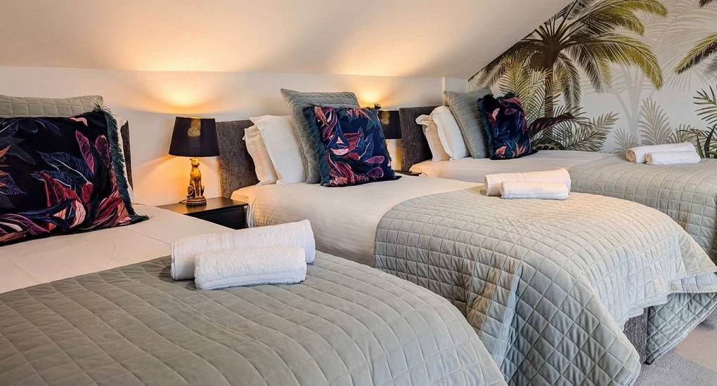 colour-house-triple-bedroom.jpg