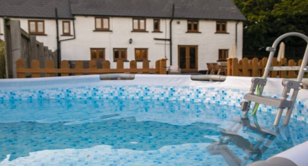 swimming pool with house view