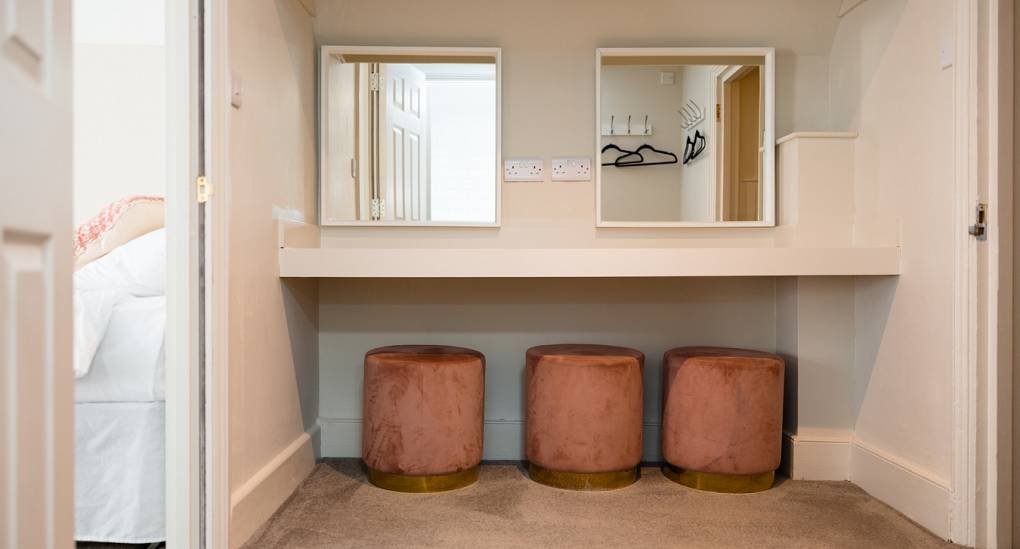 Grand Manor large party houses makeup station