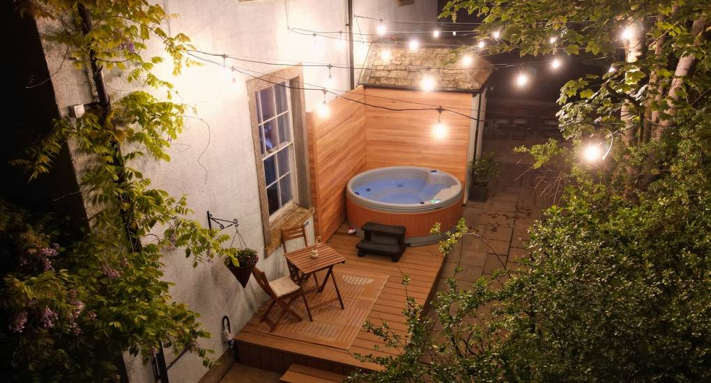 Hot Tub Charm Cotswolds Nr Bristol