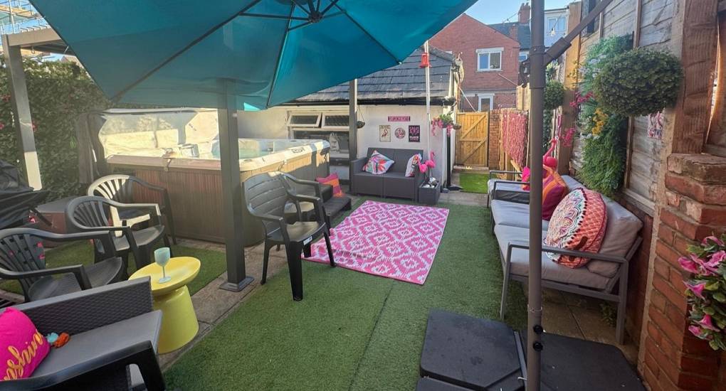 flamingo-lounge-garden.jpg