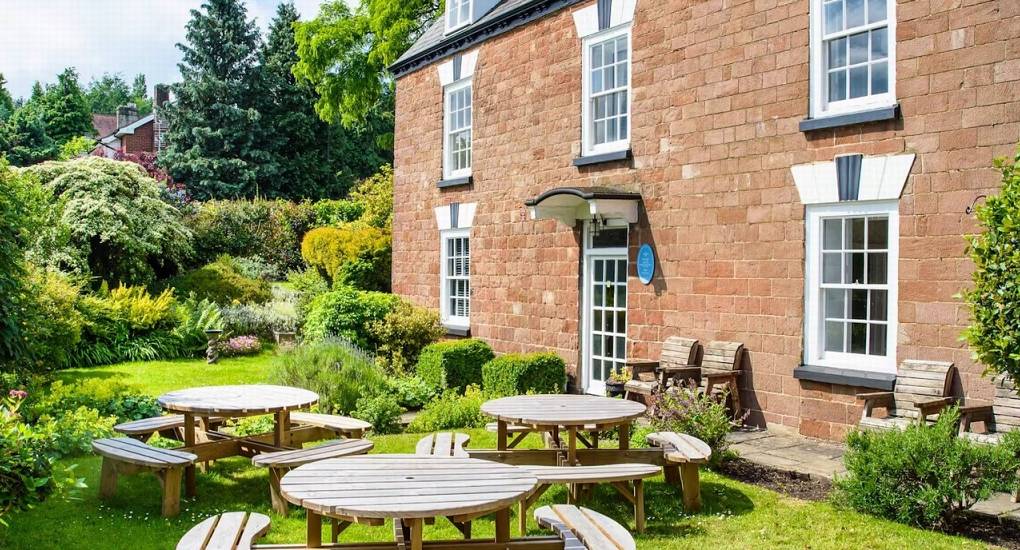 forest-of-dean-hen-party-house-outside-area-with-picnic-tables.jpg