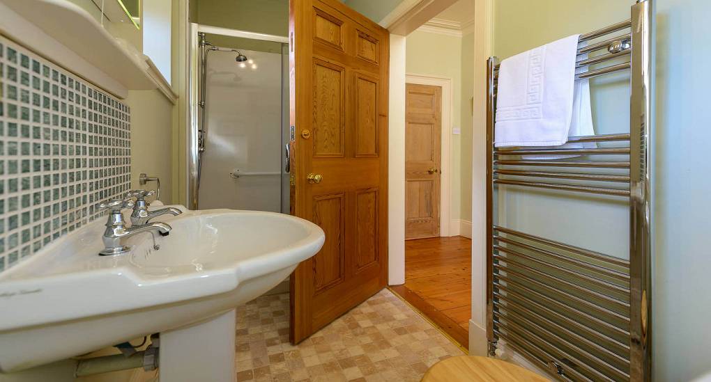 foxglove-cottage-bathroom.jpg