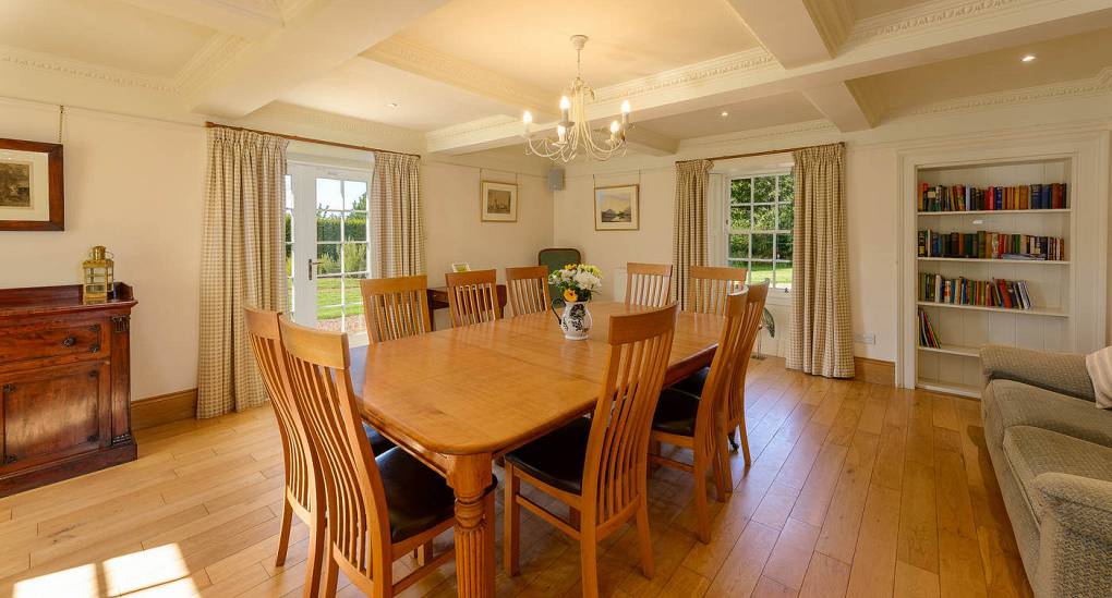 foxglove-cottage-dining.jpg