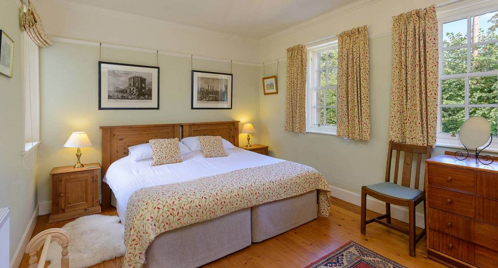 foxglove-cottage-downstairs-bedroom.jpg