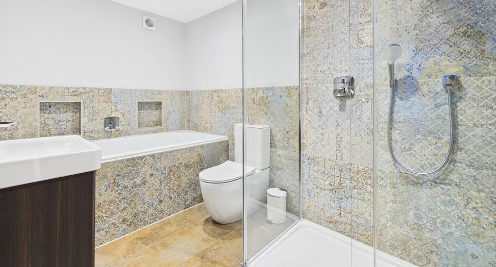 grand-hookstone-bathroom-one-alt-view.jpg