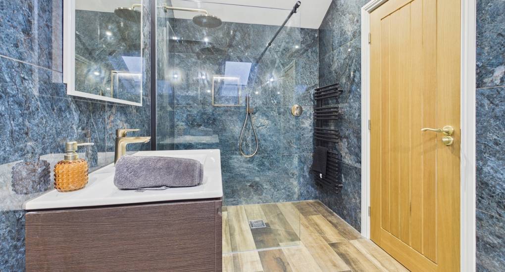 grand-hookstone-bathroom-two-alt-view.jpg