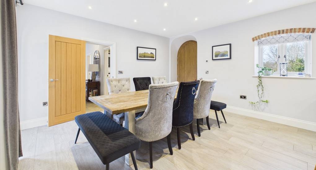 grand-hookstone-estate-dining-table.jpg
