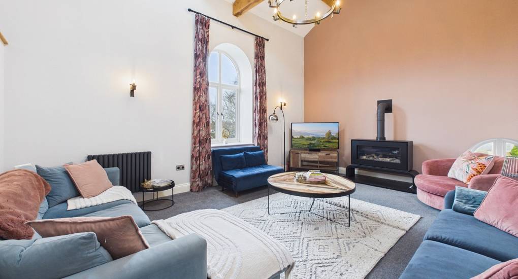 grand-hookstone-estate-lounge.jpg