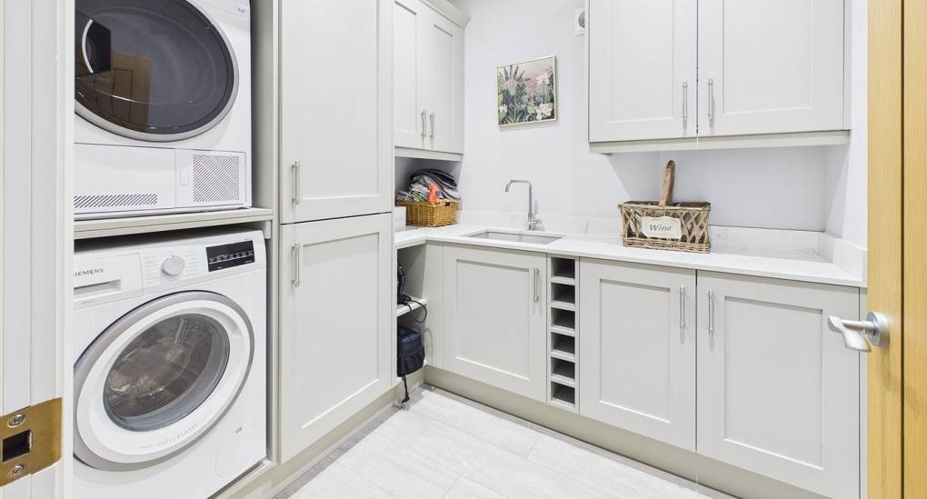 grand-hookstone-estate-utility-room.jpg