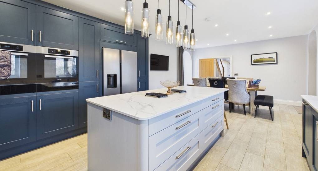 grand-hookstone-kitchen-and-island-alt-view.jpg