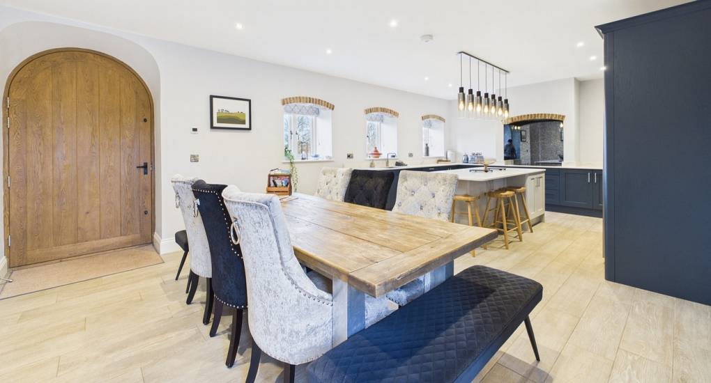 grand-hookstone-kitchen-diner-alt-view.jpg