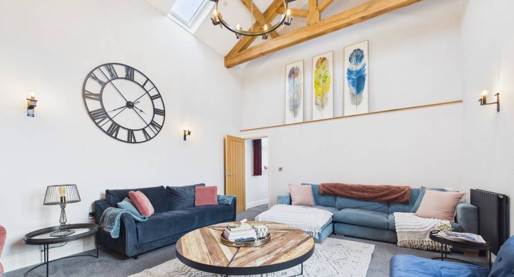 grand-hookstone-lounge-alt-view.jpg
