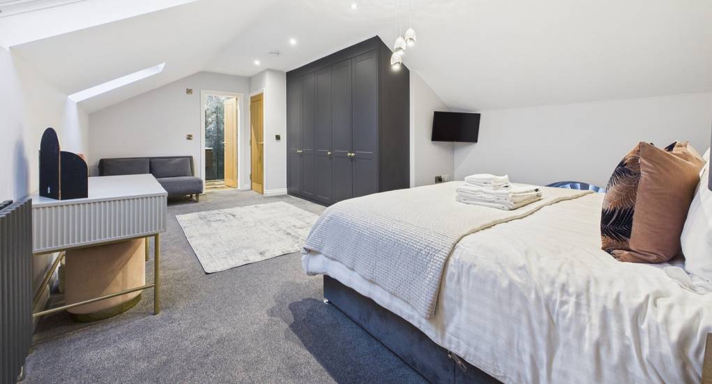 grand-hookstone-primary-bedroom-alt-view.jpg