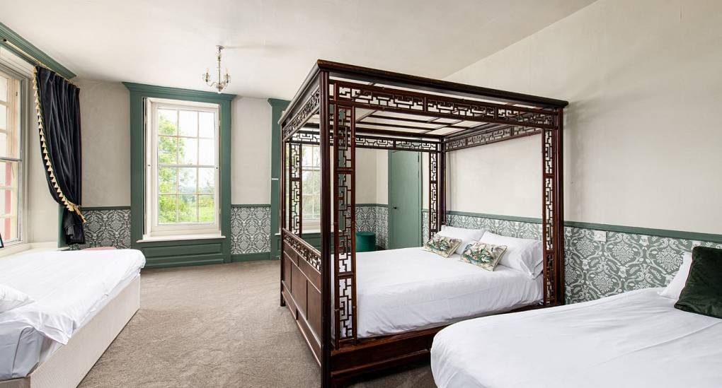 Grand Manor Luxury Party House bedroom with four poster bed and singles