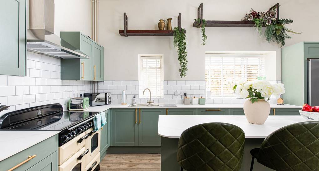 Grand Manor Luxury Party House kitchen cooker