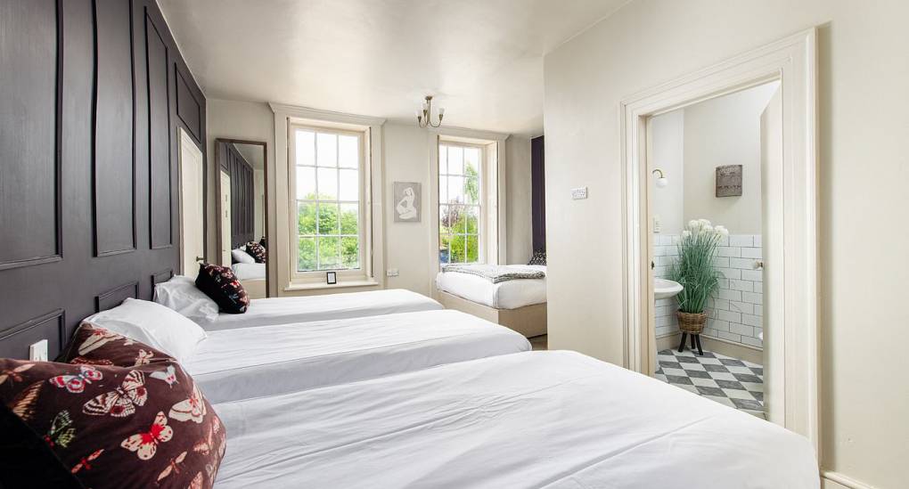 Grand Manor Luxury Party House bedroom with en suite