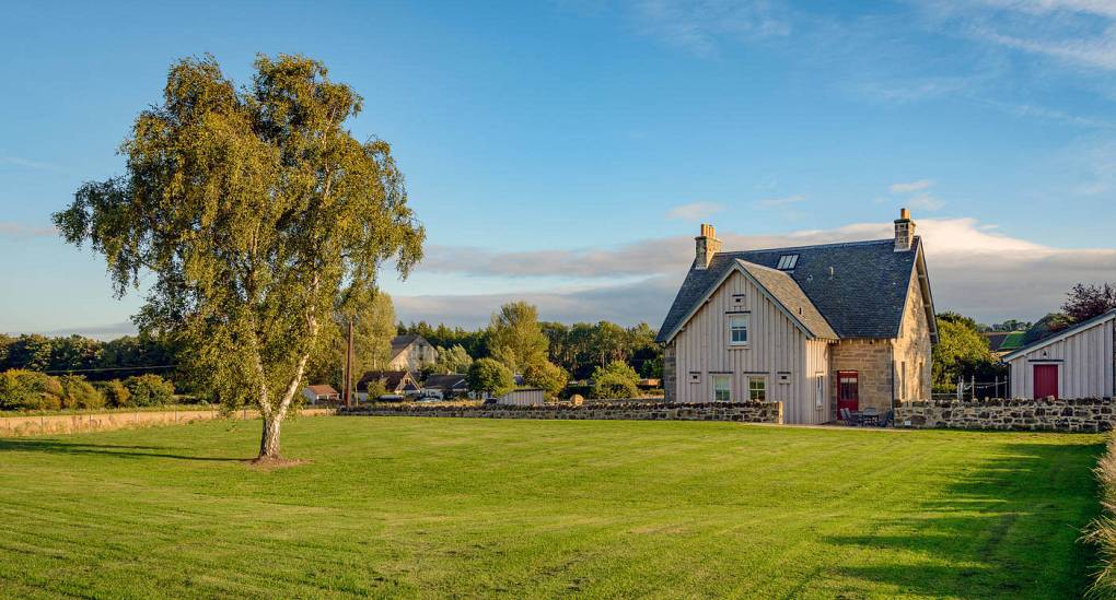 heather-cottage-grounds.jpg