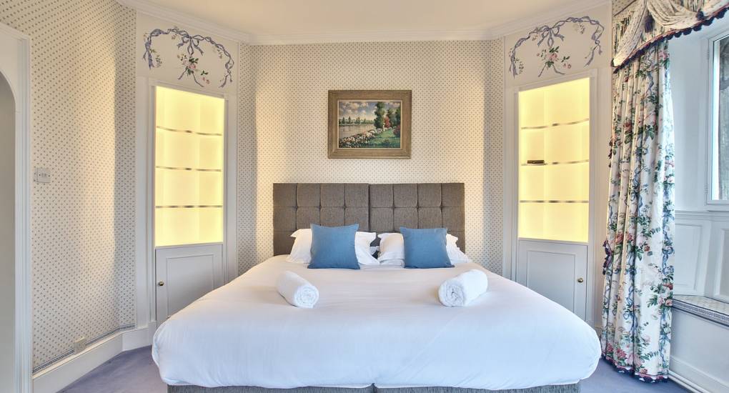 Double bedroom with modern design 
