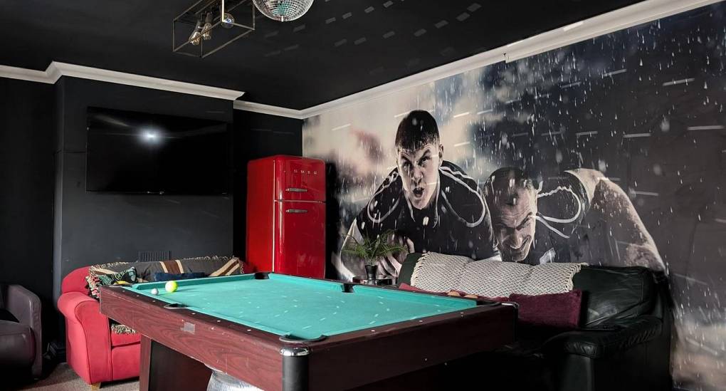 Killer anyone - free pool table in the Decks Fifty