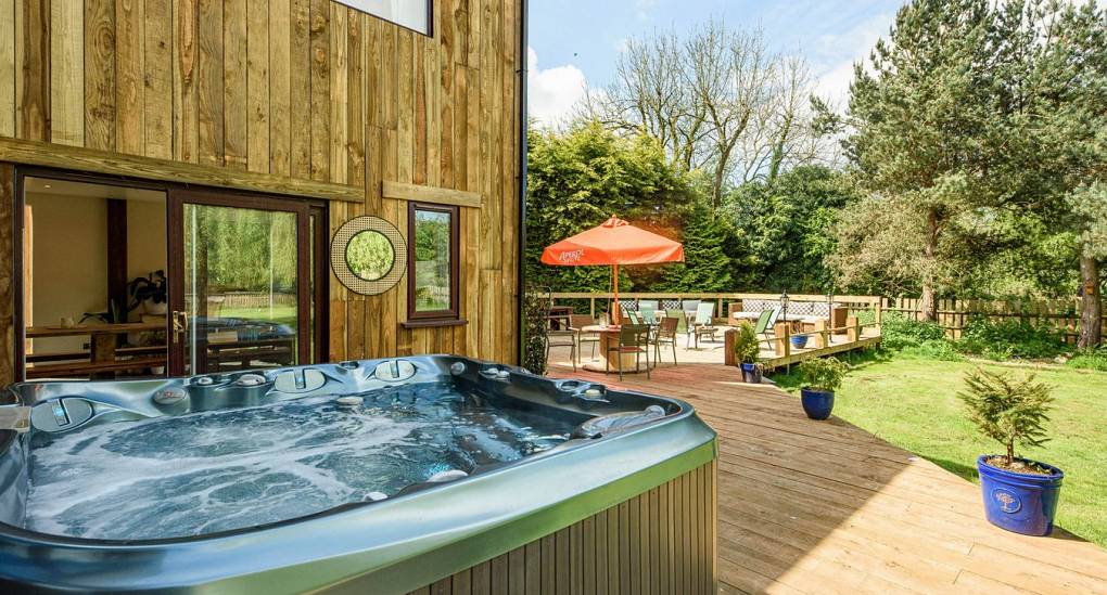 Stag and Hen Party house hot tub 3